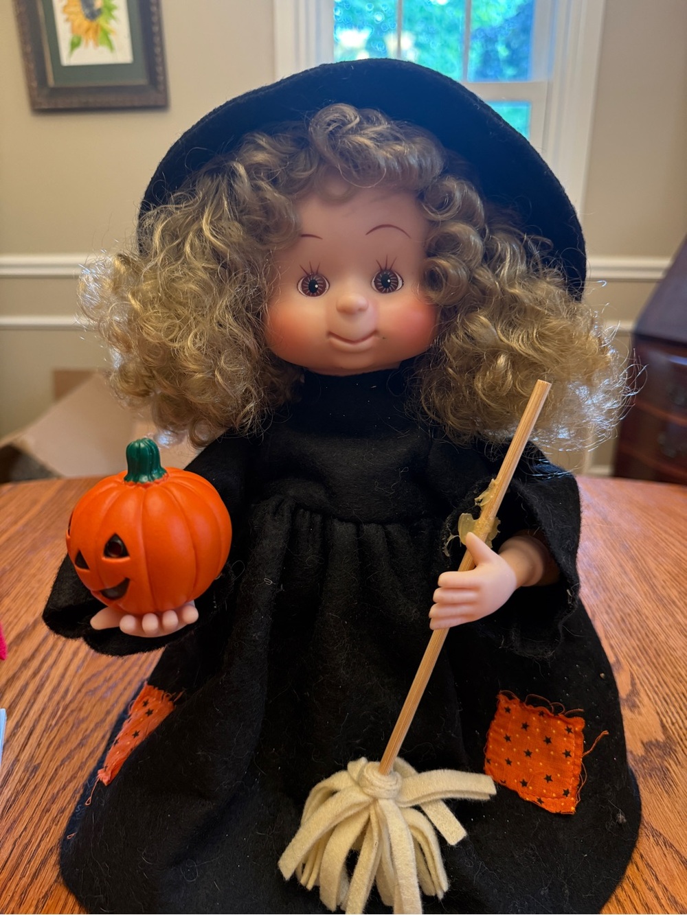 Santa’s Best Undercover Kids moving and light up Halloween figure